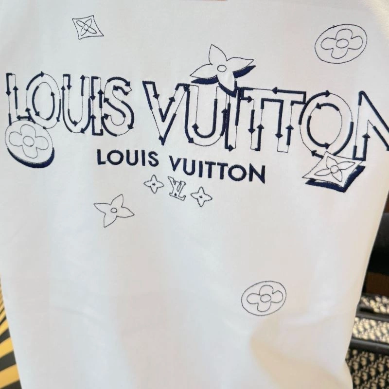 TravelReady Louis Vuitton T-Shirts 132280