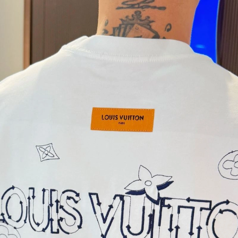 TravelReady Louis Vuitton T-Shirts 132280