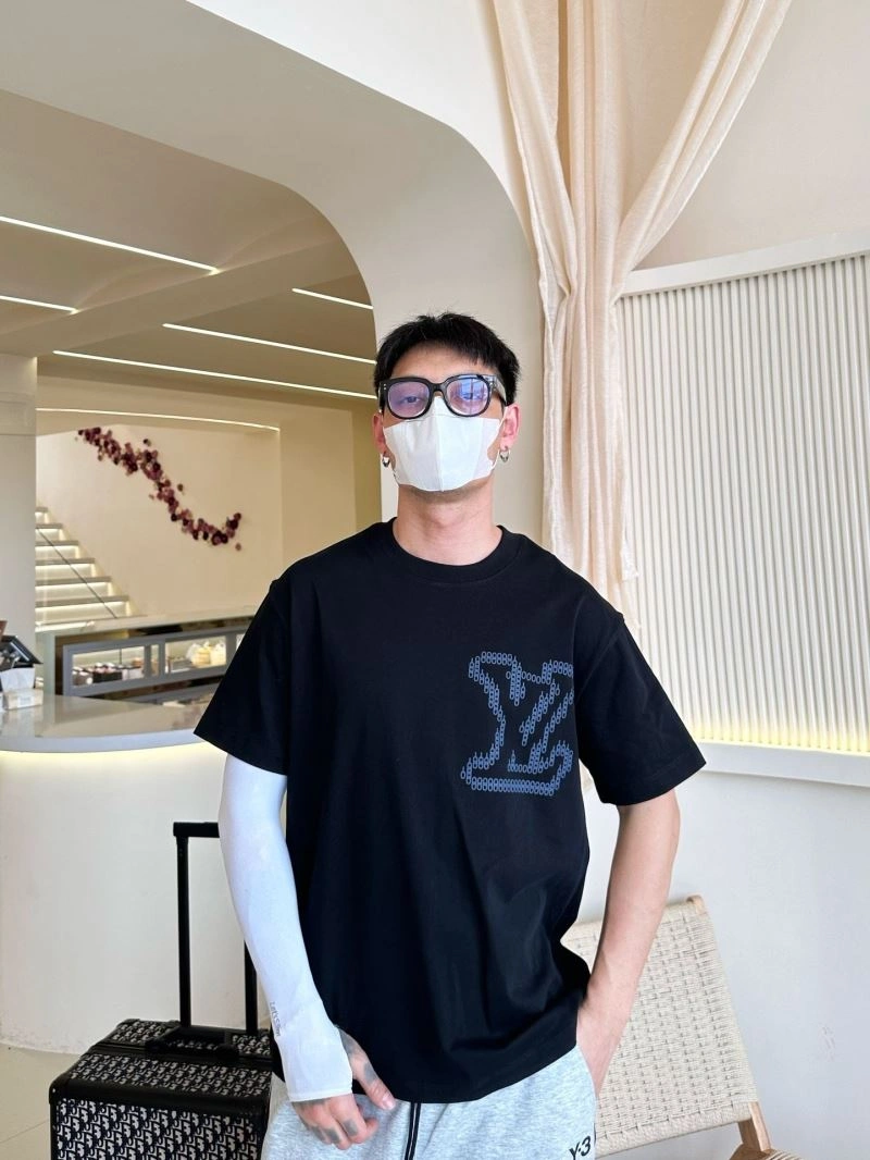 Modern Louis Vuitton T-Shirts 132274