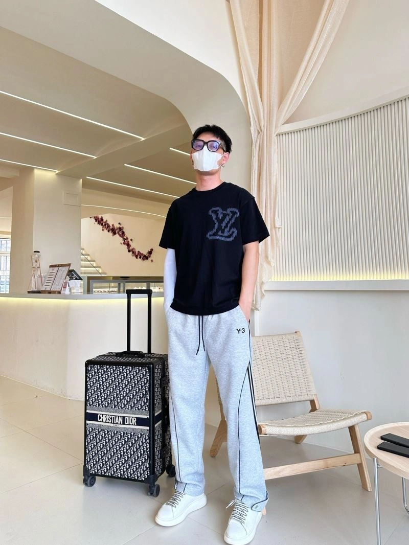 Modern Louis Vuitton T-Shirts 132274