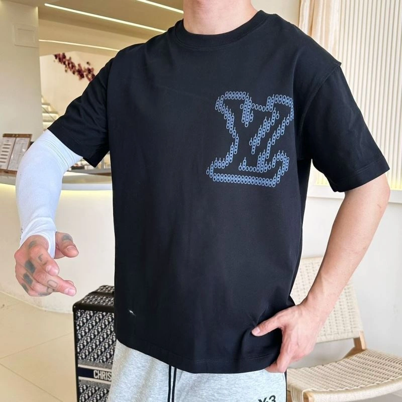 Modern Louis Vuitton T-Shirts 132274