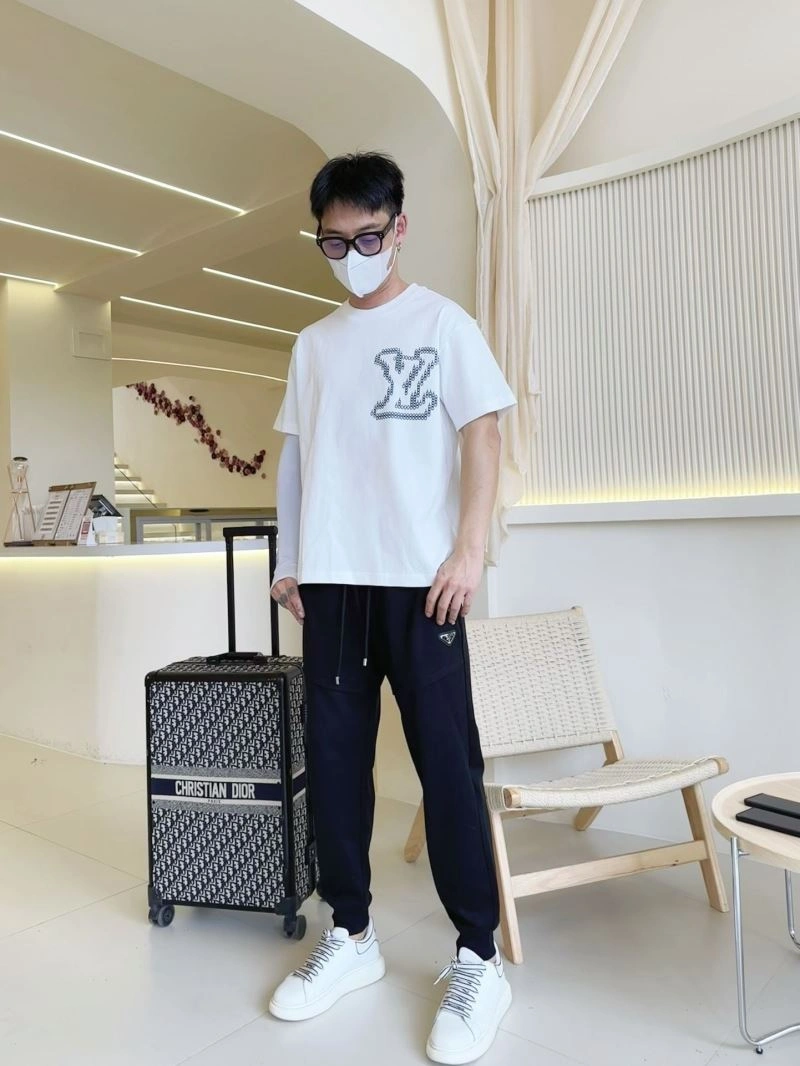 Classic Louis Vuitton T-Shirts 132273