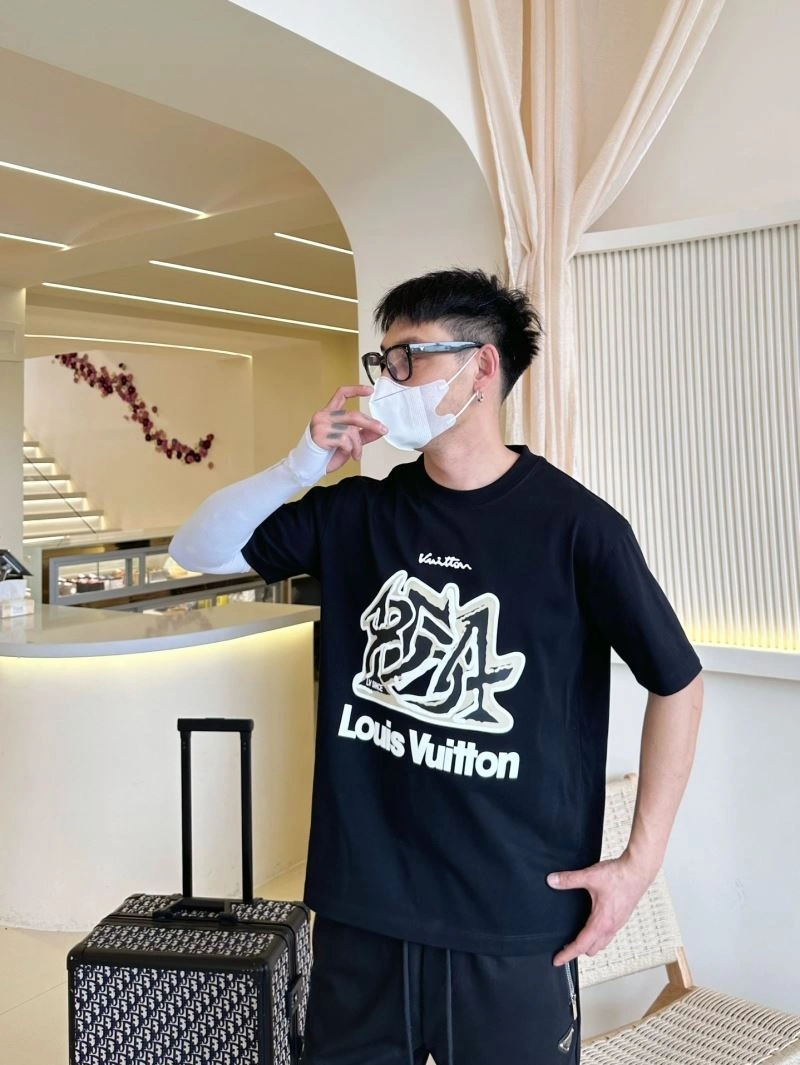 Lightweight Louis Vuitton T-Shirts 132271