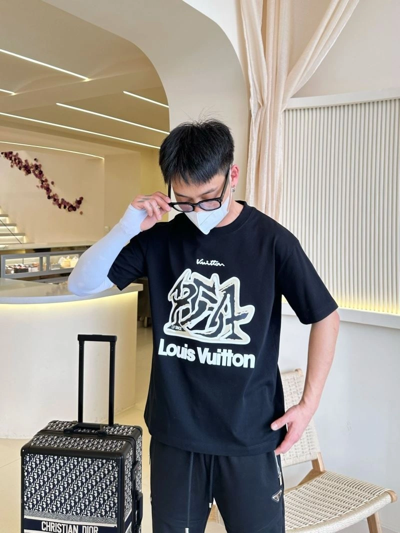 Lightweight Louis Vuitton T-Shirts 132271