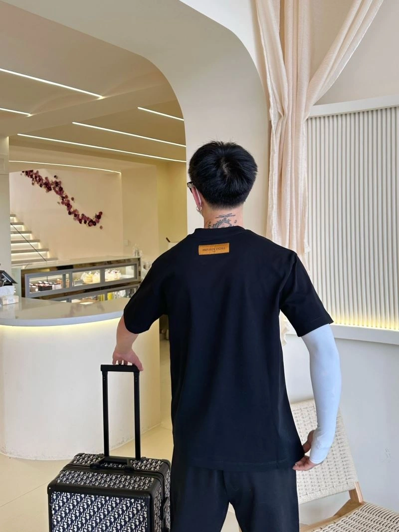 Lightweight Louis Vuitton T-Shirts 132271