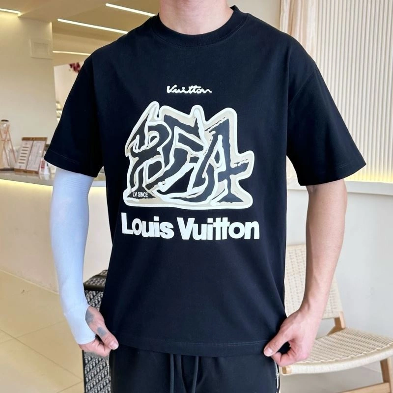 Lightweight Louis Vuitton T-Shirts 132271
