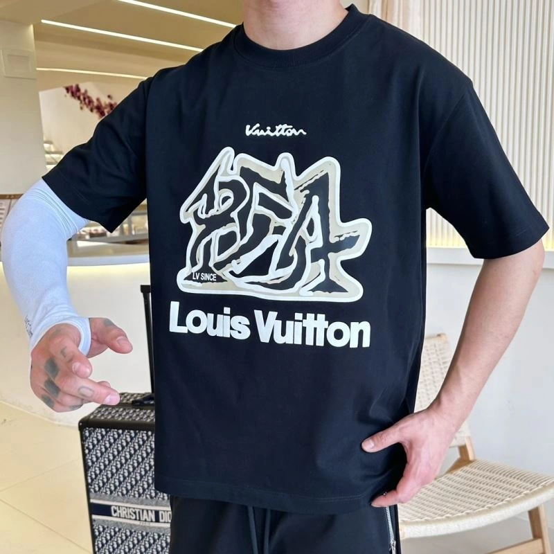 Lightweight Louis Vuitton T-Shirts 132271