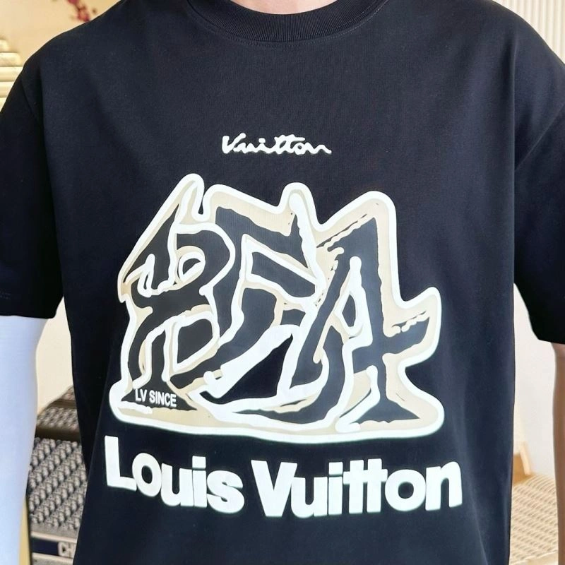 Lightweight Louis Vuitton T-Shirts 132271