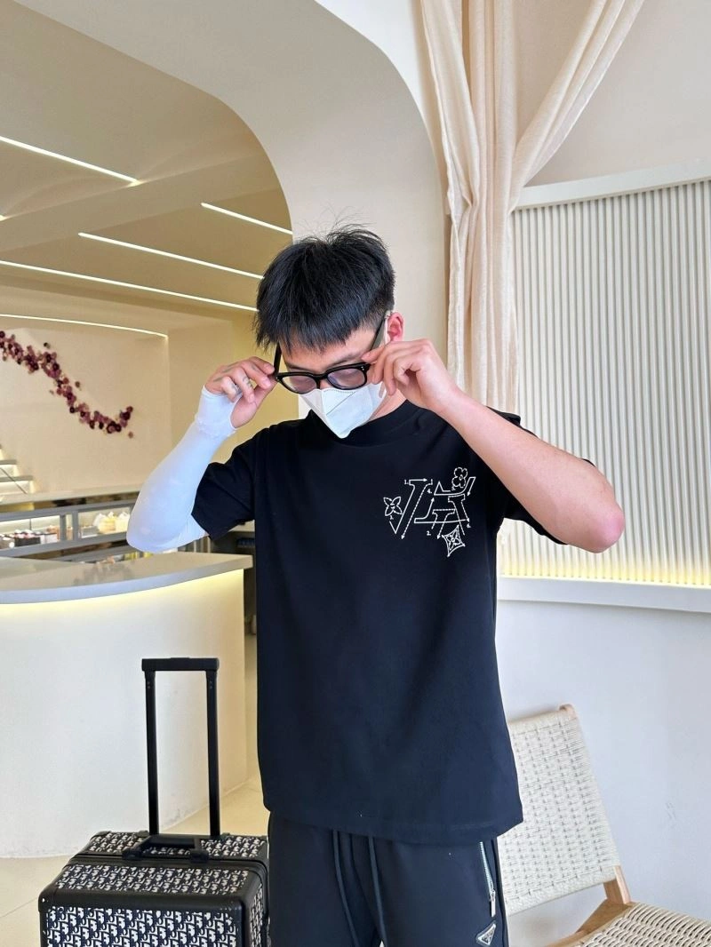 Timeless Louis Vuitton T-Shirts 132265