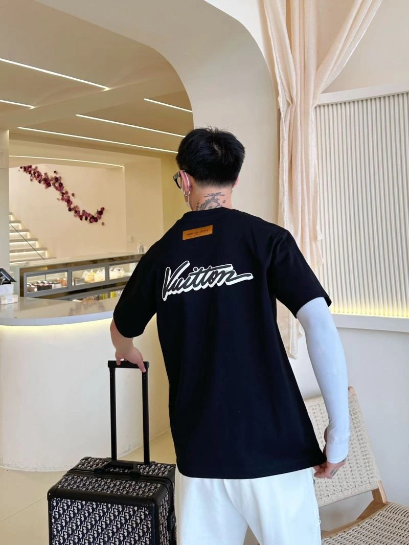 Bold Louis Vuitton T-Shirts 132251