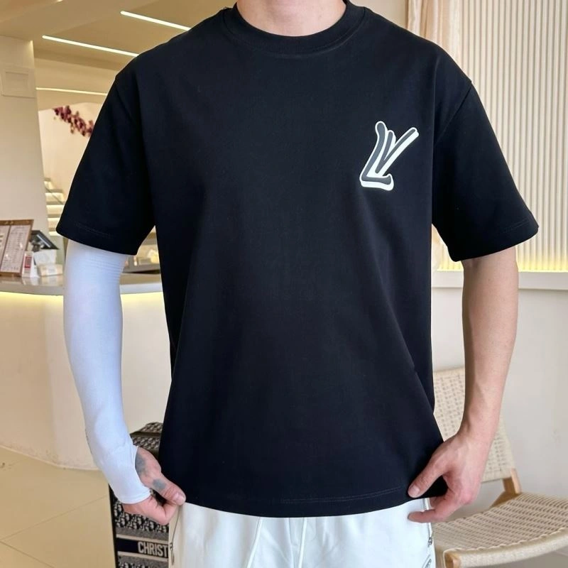 Bold Louis Vuitton T-Shirts 132251