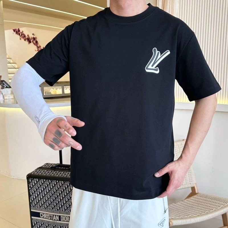 Bold Louis Vuitton T-Shirts 132251