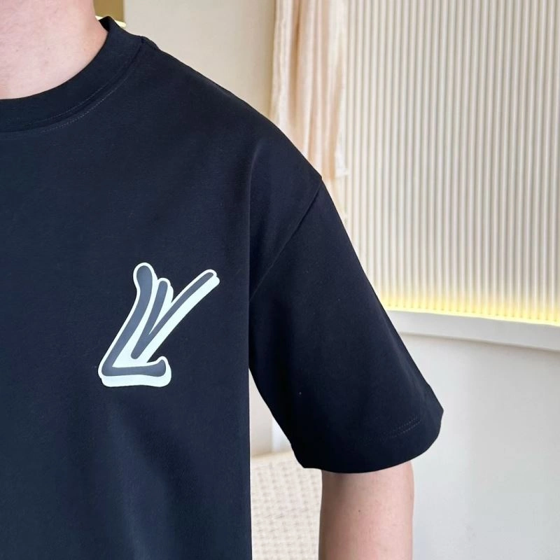 Bold Louis Vuitton T-Shirts 132251