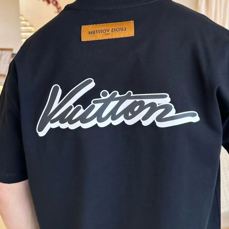 Bold Louis Vuitton T-Shirts 132251