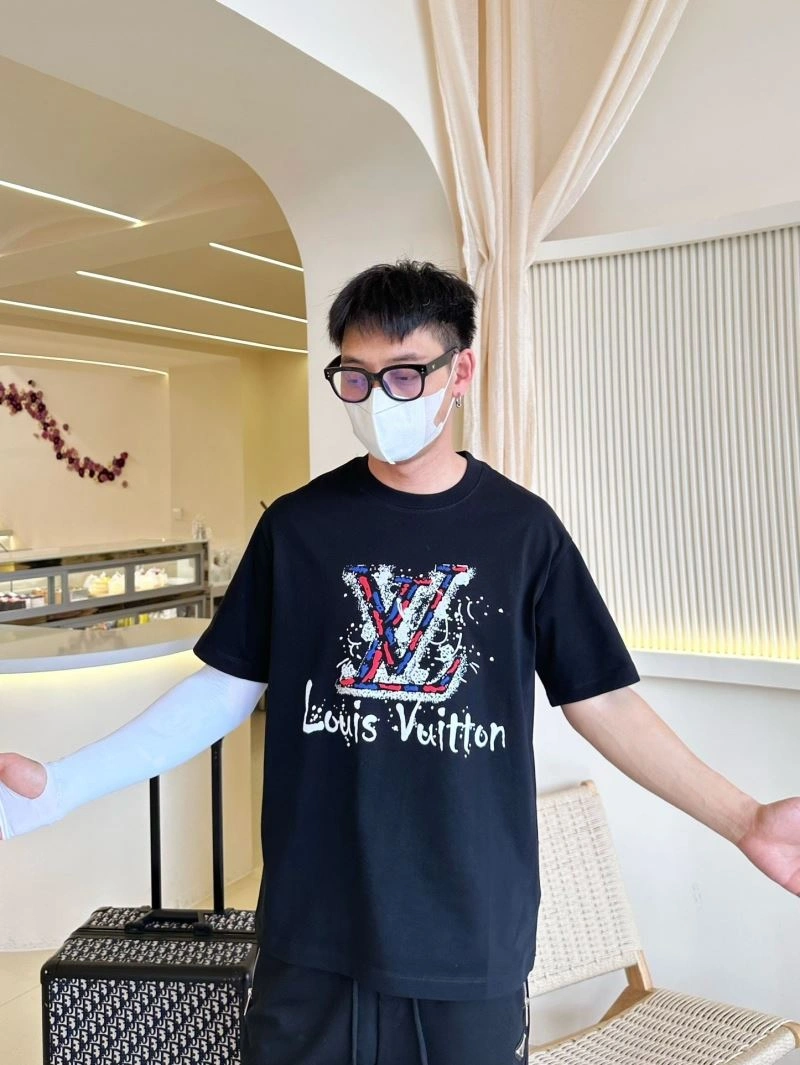 Compact Louis Vuitton T-Shirts 132252