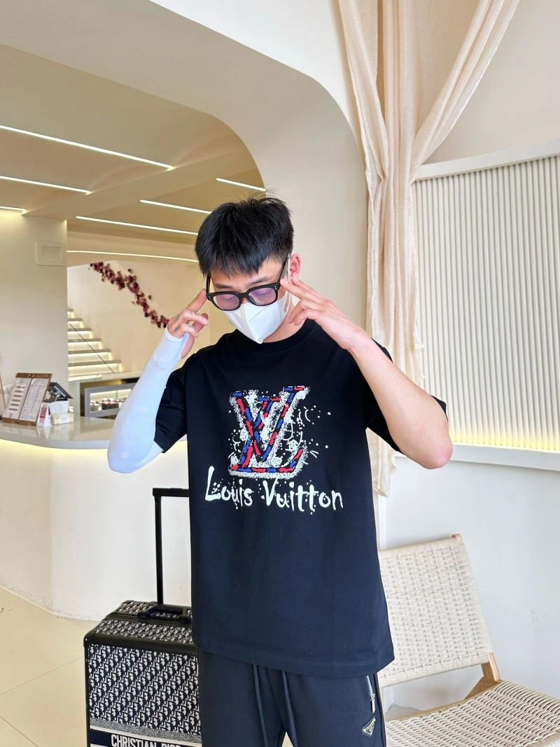 Compact Louis Vuitton T-Shirts 132252