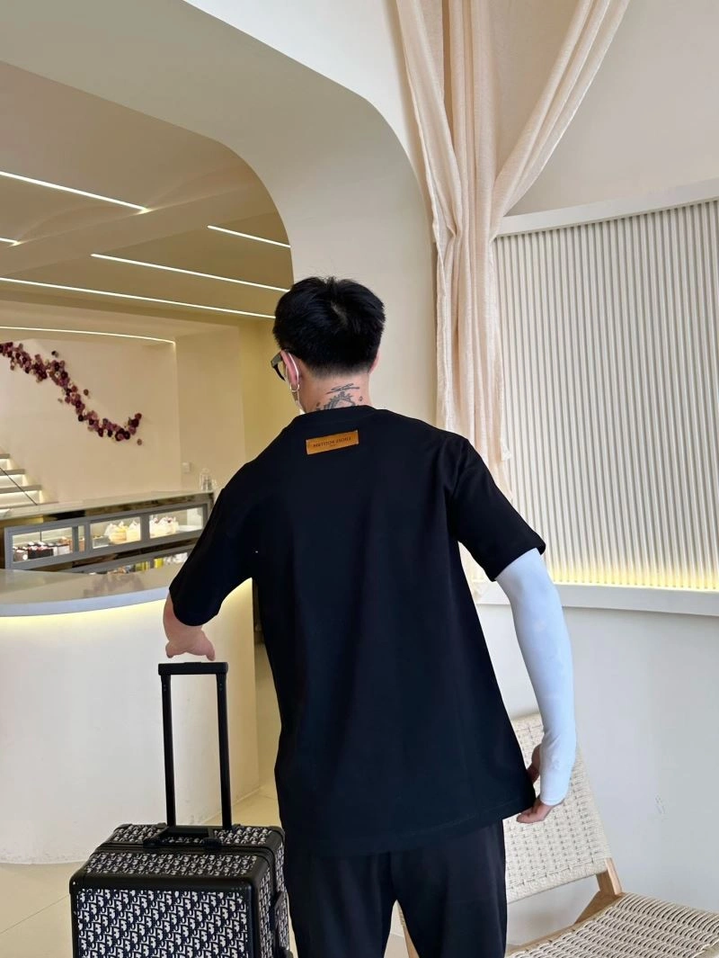 Compact Louis Vuitton T-Shirts 132252