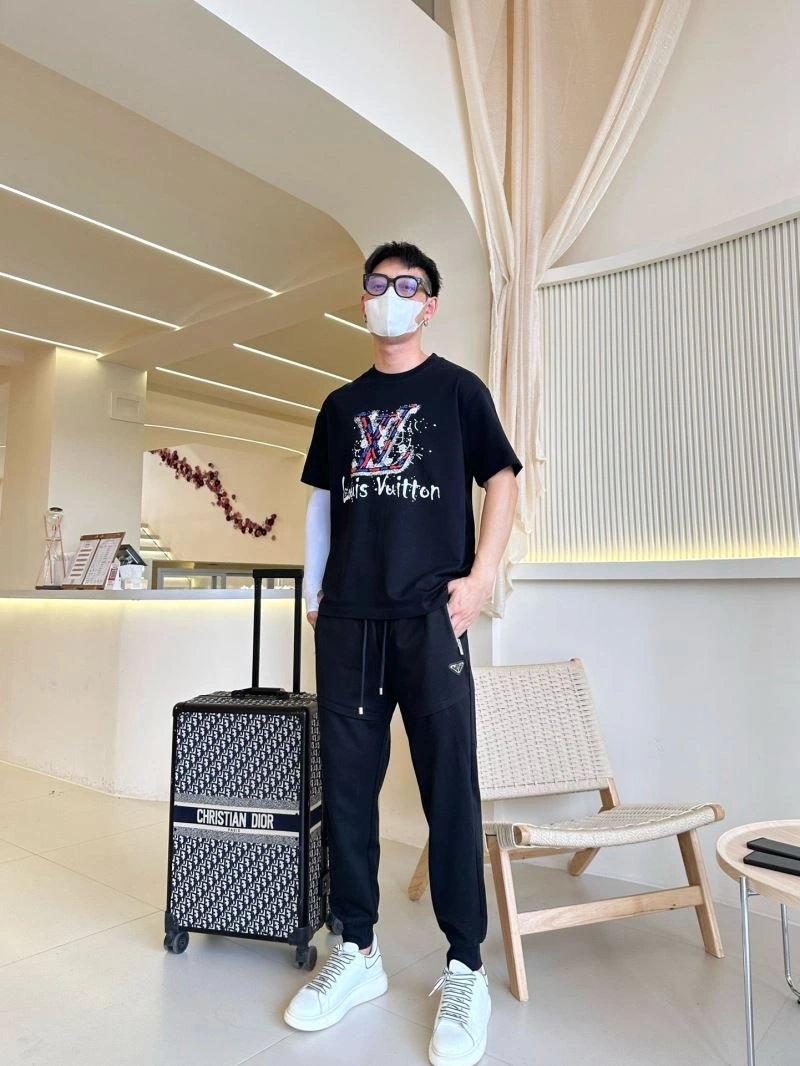 Compact Louis Vuitton T-Shirts 132252