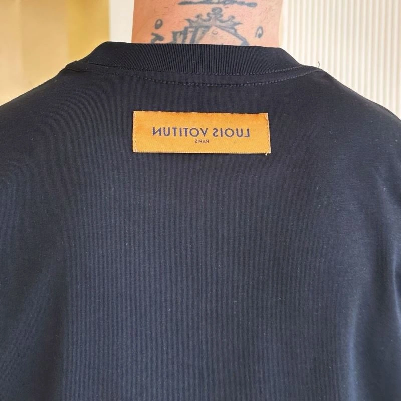 Compact Louis Vuitton T-Shirts 132252