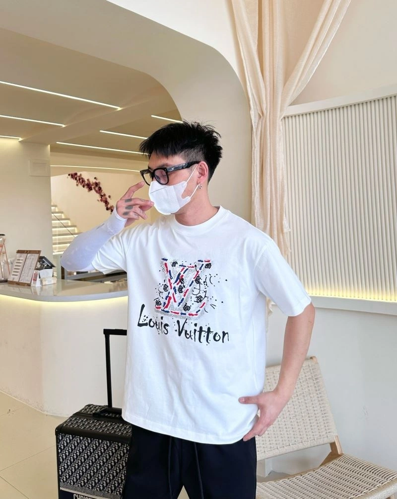 Contemporary Louis Vuitton T-Shirts 132261