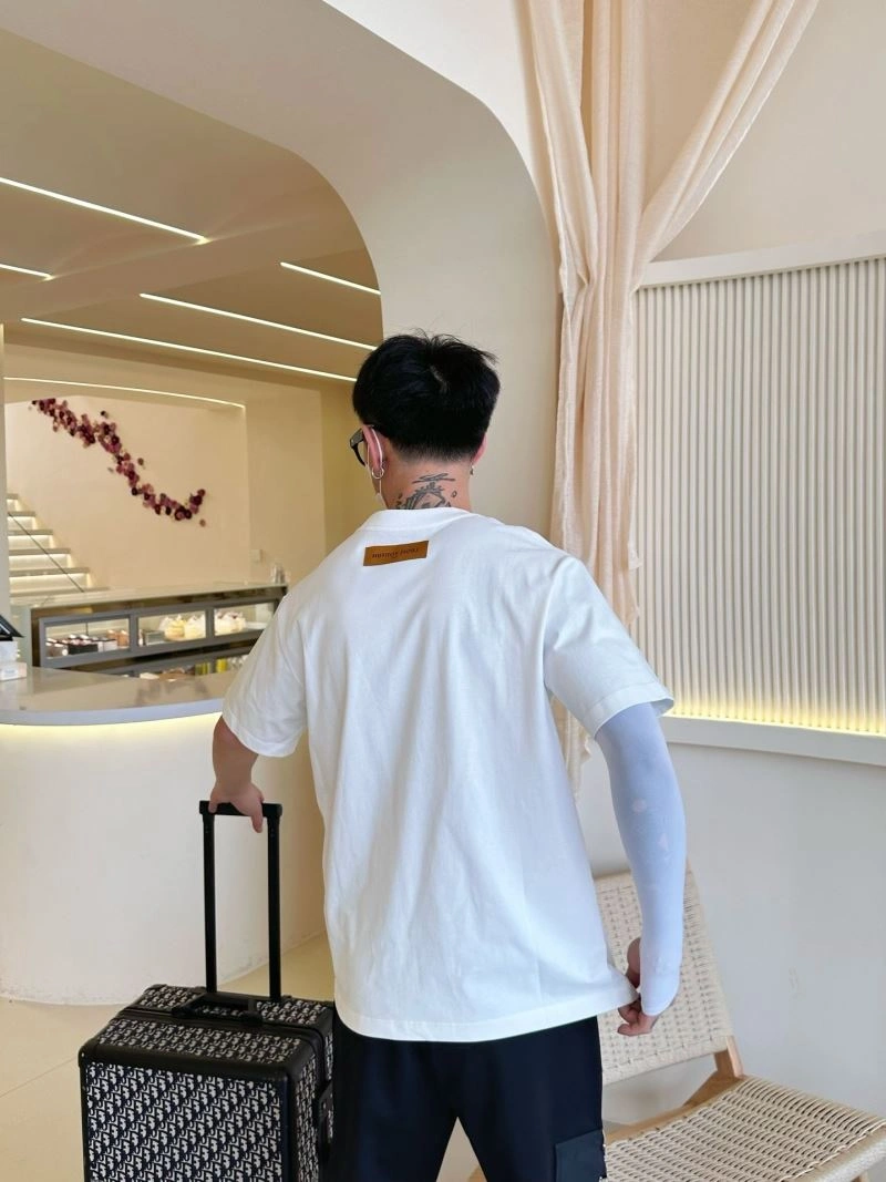 Contemporary Louis Vuitton T-Shirts 132261