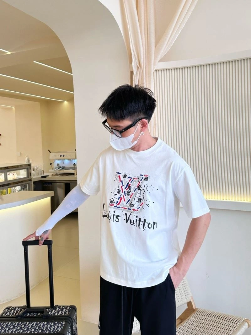 Contemporary Louis Vuitton T-Shirts 132261