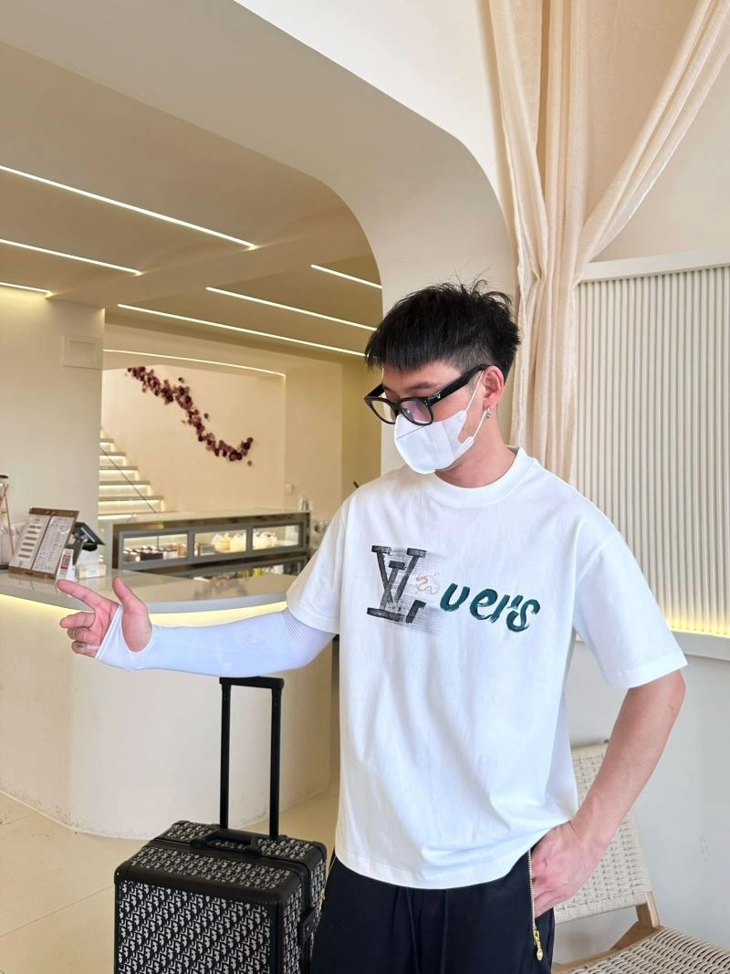 SoftTouch Louis Vuitton T-Shirts 132253