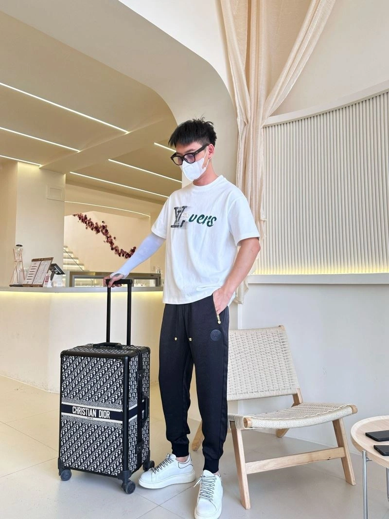 SoftTouch Louis Vuitton T-Shirts 132253