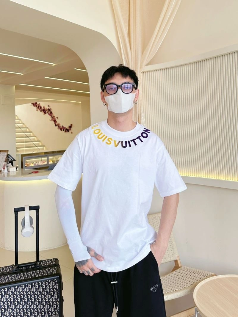 Louis Vuitton T-Shirts Snug 132267