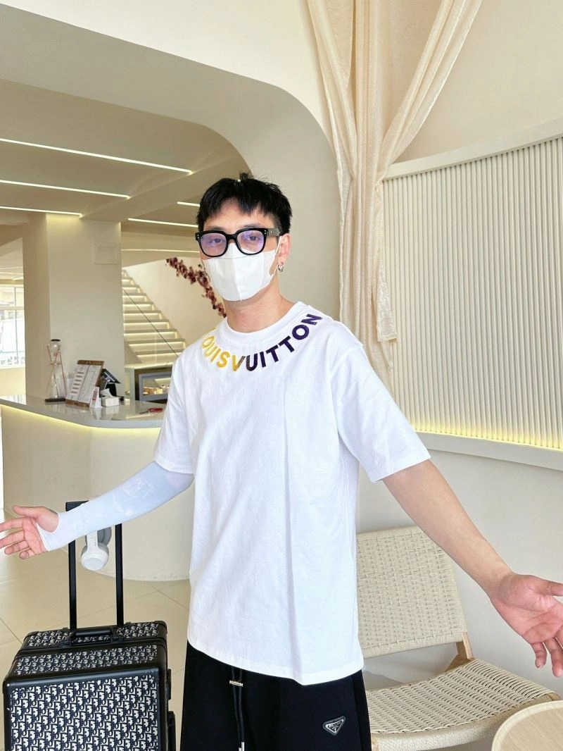 Louis Vuitton T-Shirts Snug 132267