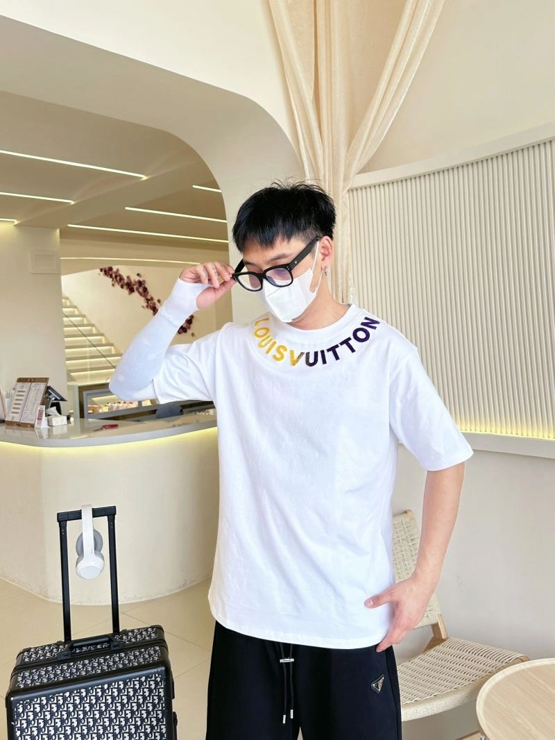 Louis Vuitton T-Shirts Snug 132267