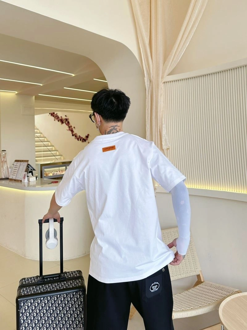 Louis Vuitton T-Shirts Snug 132267