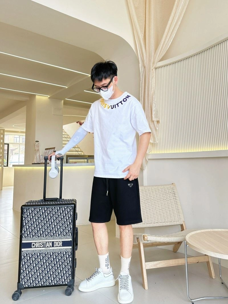 Louis Vuitton T-Shirts Snug 132267