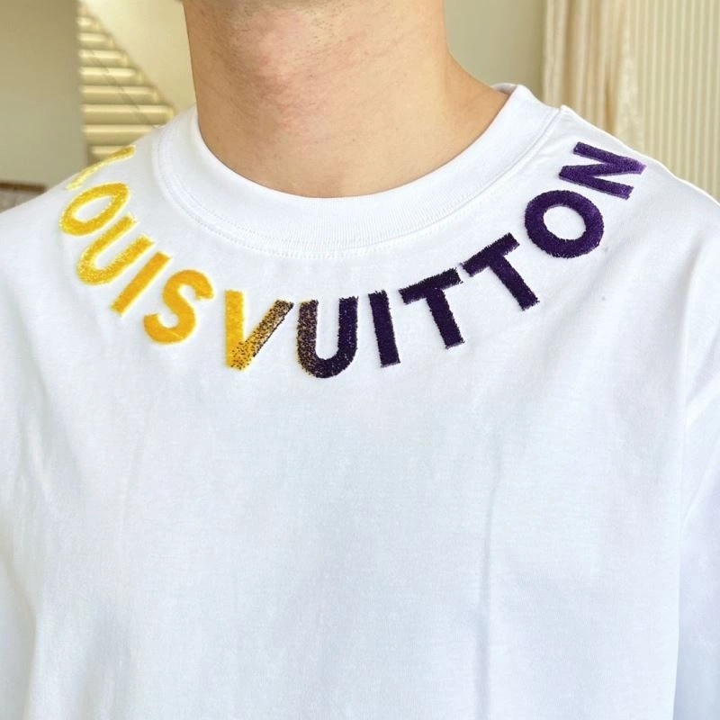 Louis Vuitton T-Shirts Snug 132267