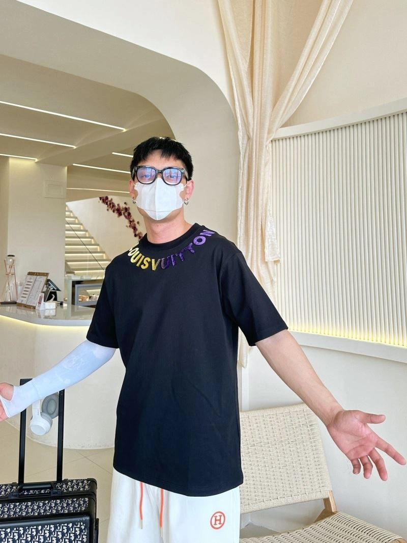 Tailored Louis Vuitton T-Shirts 132249