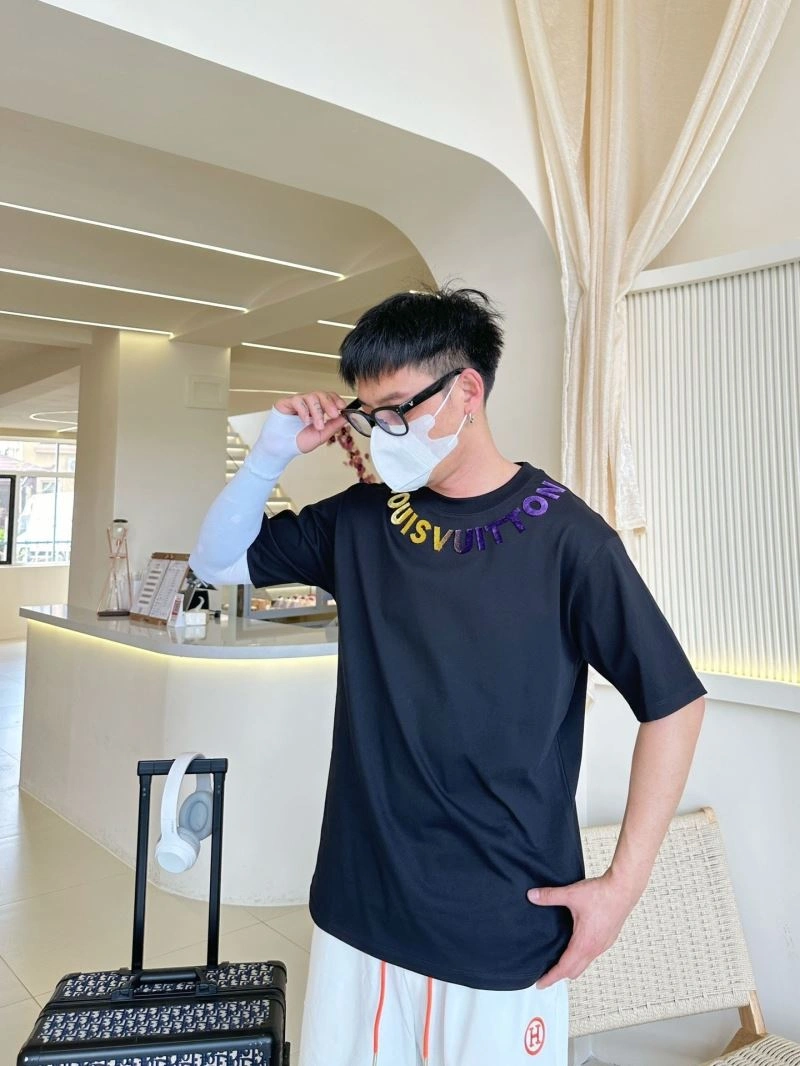 Tailored Louis Vuitton T-Shirts 132249