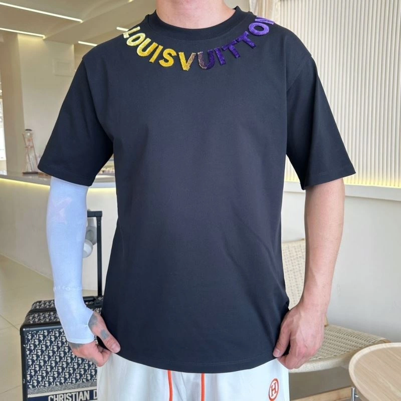 Tailored Louis Vuitton T-Shirts 132249