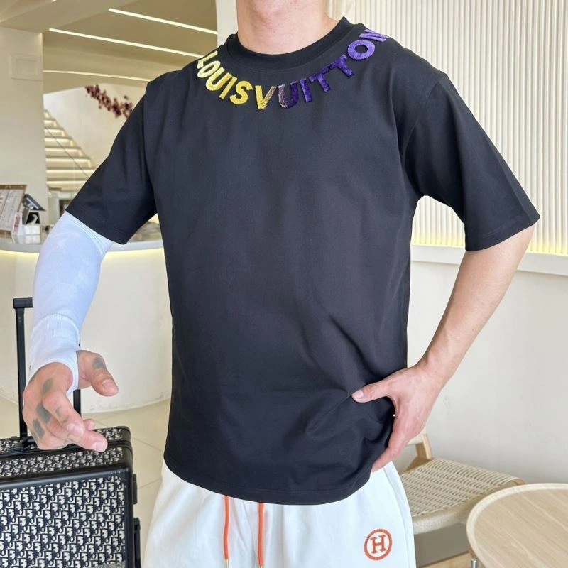 Tailored Louis Vuitton T-Shirts 132249