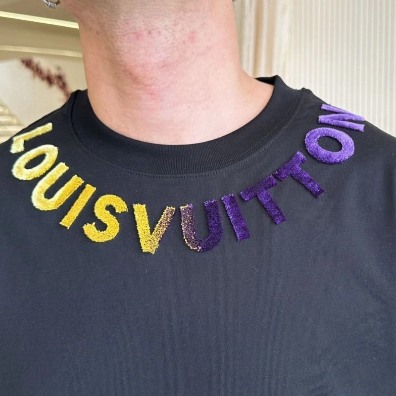 Tailored Louis Vuitton T-Shirts 132249