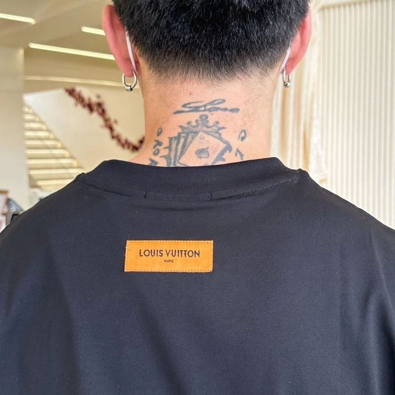 Tailored Louis Vuitton T-Shirts 132249
