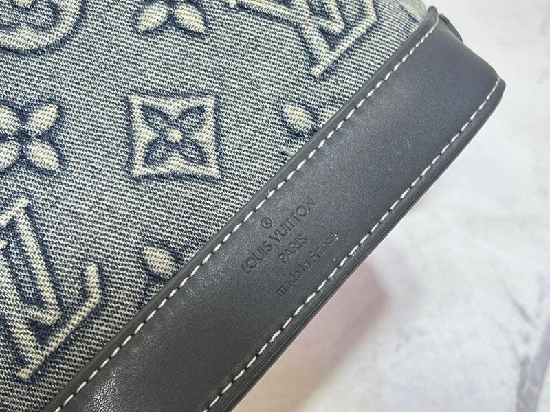 Minimalist Louis Vuitton Top Handle Bags 80048