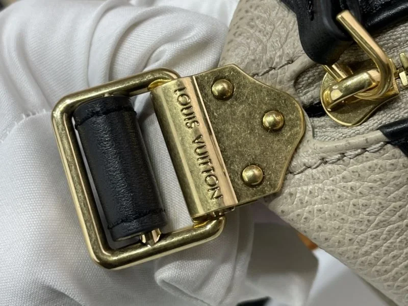 Flexible Louis Vuitton Top Handle Bags 40334