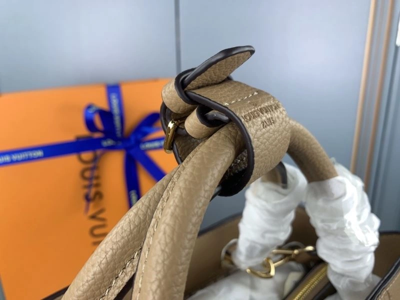 Minimalist Louis Vuitton Top Handle Bags 79162