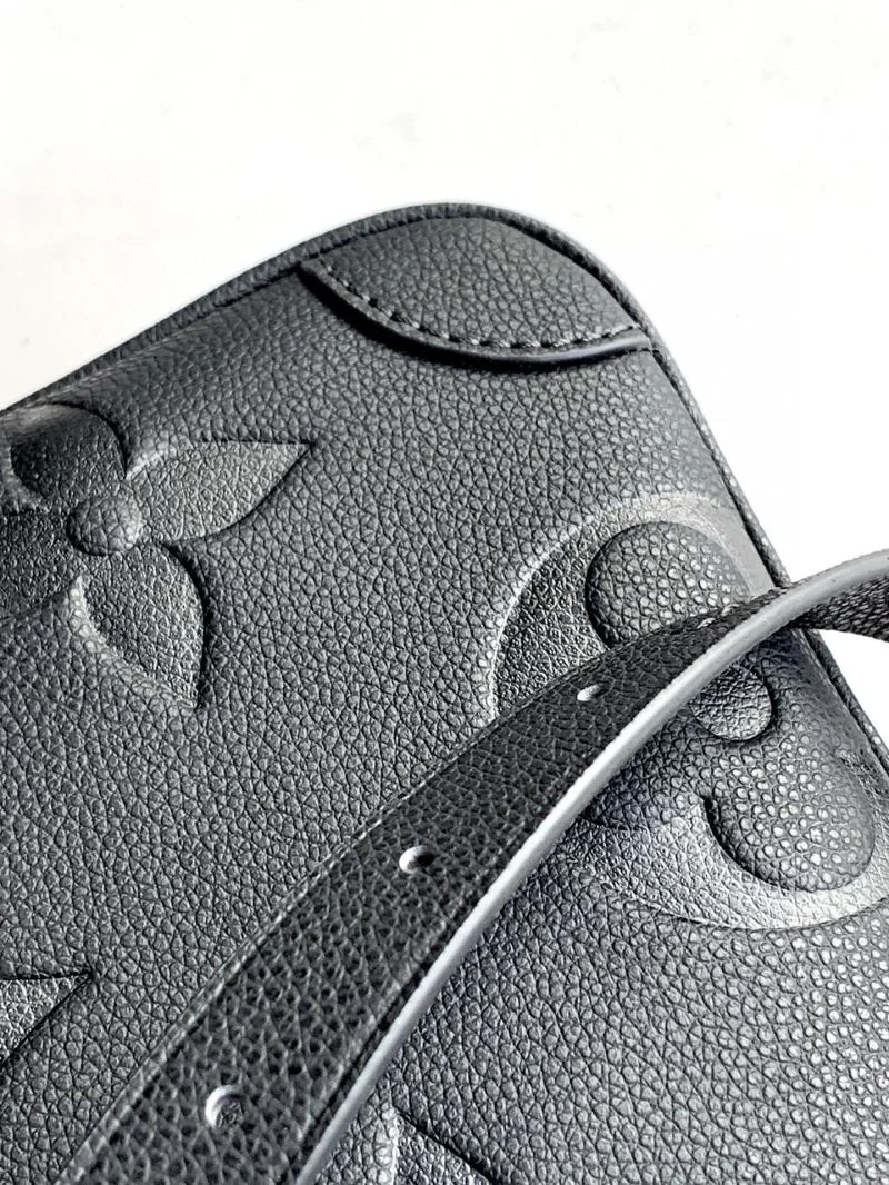 FreshLook Louis Vuitton Top Handle Bags 39100