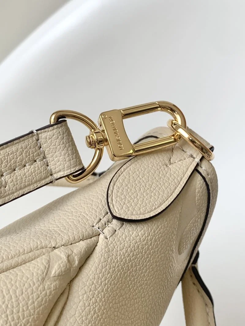 UrbanChic Louis Vuitton Top Handle Bags 39140