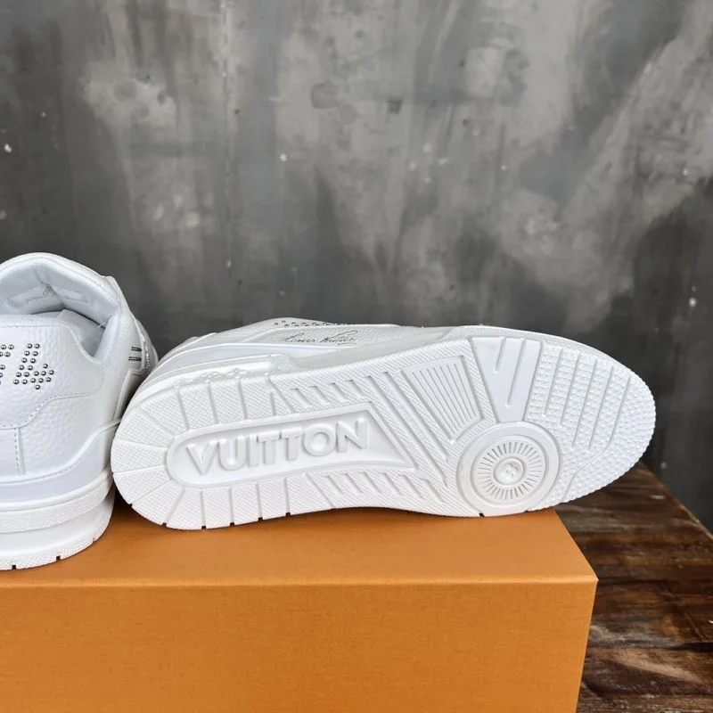 Louis Vuitton Trainer Sneaker Modern 30428