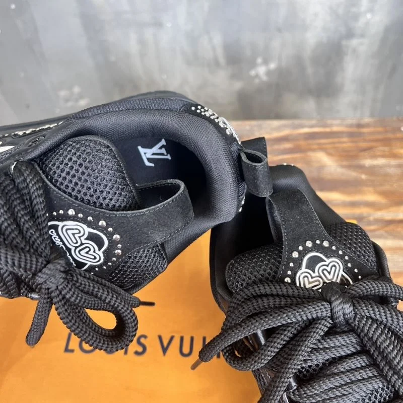 Louis Vuitton Trainer Sneaker WellDesigned 30412
