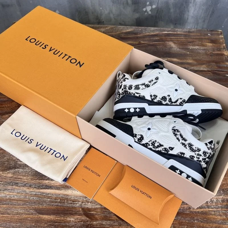 Louis Vuitton Trainer Sneaker Attractive 30425