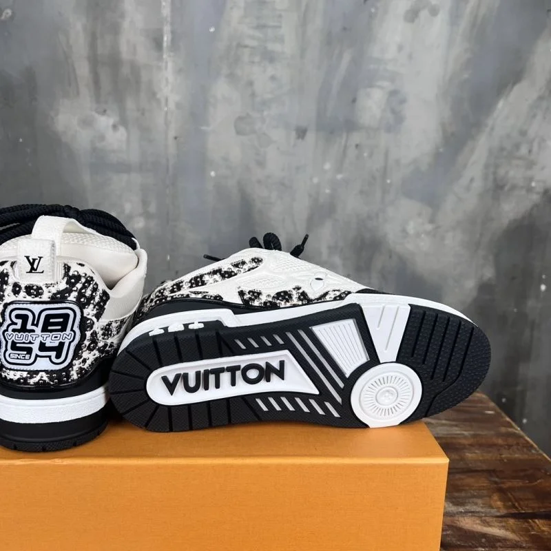 Louis Vuitton Trainer Sneaker Attractive 30425