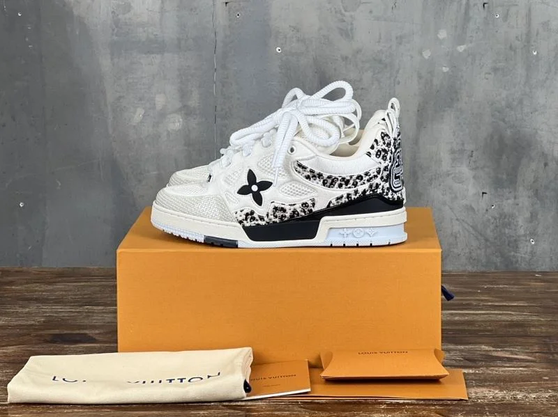Minimalist Louis Vuitton Trainer Sneaker 30426